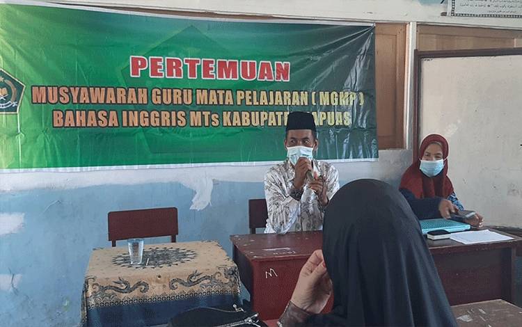 MGMP Bahasa Inggris di Kapuas Lakukan Penyusunan Soal