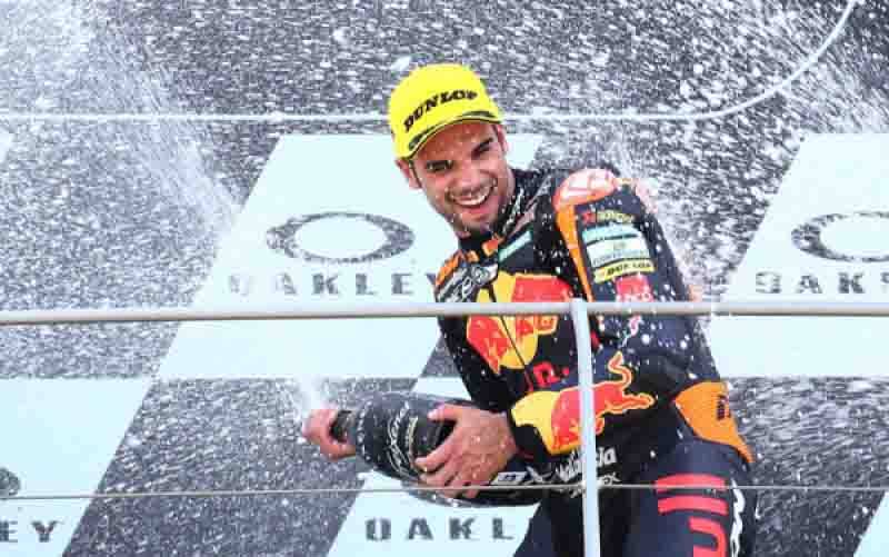 Jinakkan Lintasan Basah Mandalika, Oliveira Juarai GP Indonesia