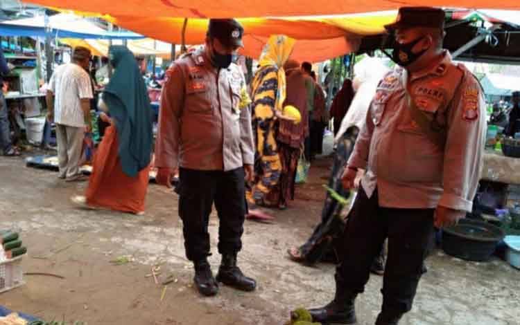 Personel Polsek Kapuas Timur Patroli di Pasar Cegah Tindak Kriminalitas