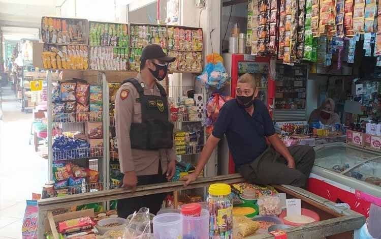 Personel Polsek Seruyan Hilir Cek Harga Sembako