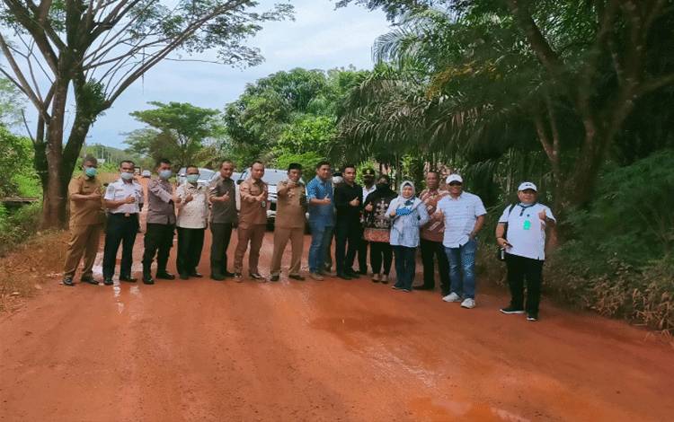 PT SJIM Harus Bantu Bangun Jalan