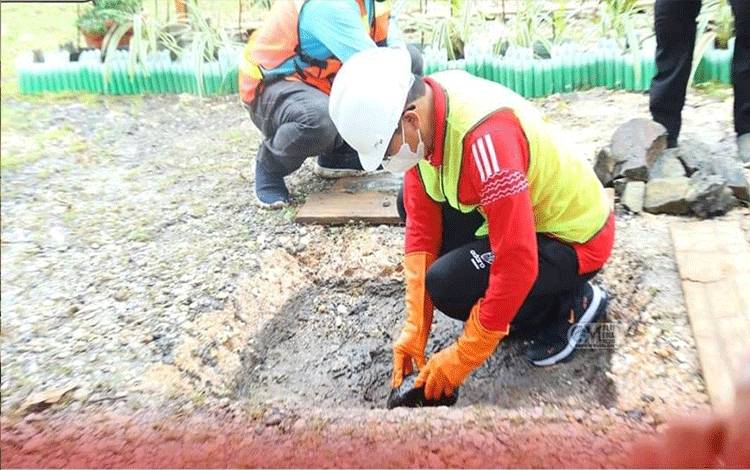 Bupati Letakkan Batu Pertama Pembangunan Lopo Betang