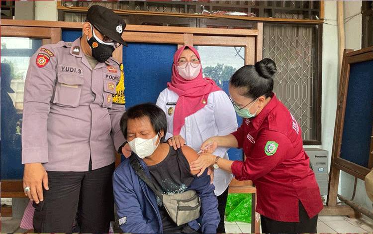 Dishub Kotim Gelar Vaksinasi Drive Thru di Jalan Sudirman