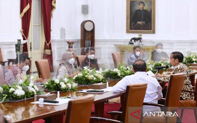 Jokowi Dorong Koperasi Petani Sawit Produksi Minyak Goreng