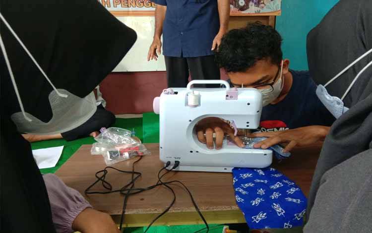 SMAN 1 Muara Teweh Gelar Pelatihan Kewirausahaan Bagi Masyarakat