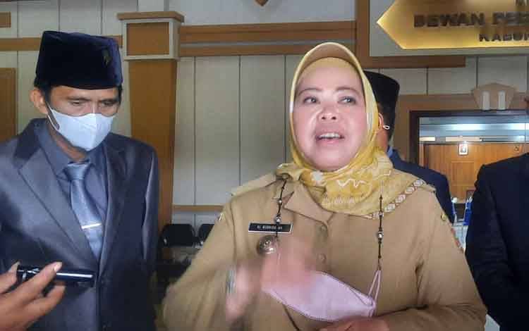 Bupati Kobar: Tim Masih Bekerja Selesaikan Masalah Klaim Lahan di Kecamatan Arut Utara
