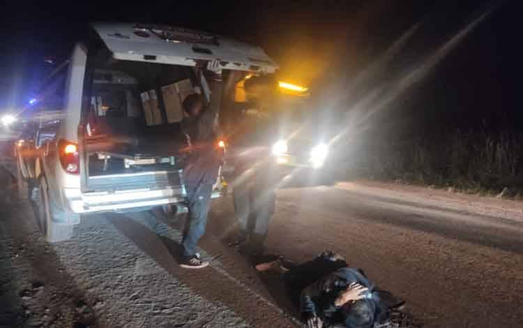 Pria Tanpa Identitas Tak Sadarkan Diri Akibat Kecelakaan di Jalan Sudirman Sampit