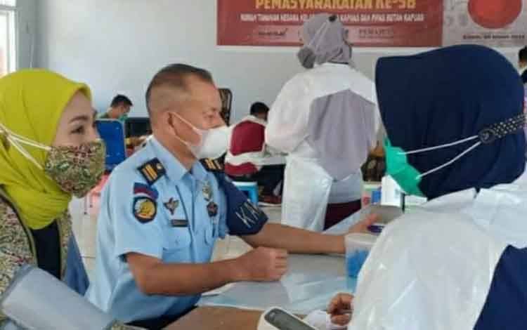 Peduli Sesama, Petugas Rutan Kuala Kapuas Donorkan Darah