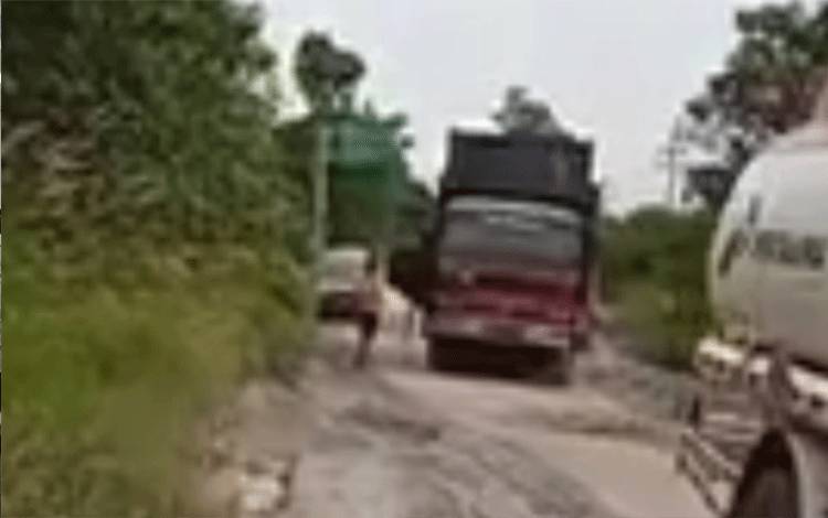 PUPR Kobar Akan Tindaklanjuti Jalan Rusak Kumai-Pangkalan Lima