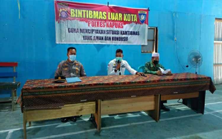 Sambangi Desa Pulau Mambulau, Polres Kapuas Lakukan Penyuluhan Harkamtibmas