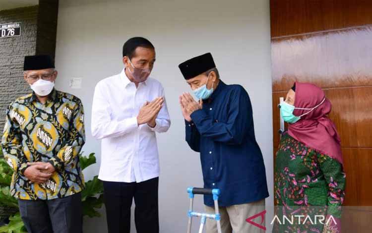Presiden Jenguk Mantan Ketum PP Muhammadiyah Buya Syafii di Sleman