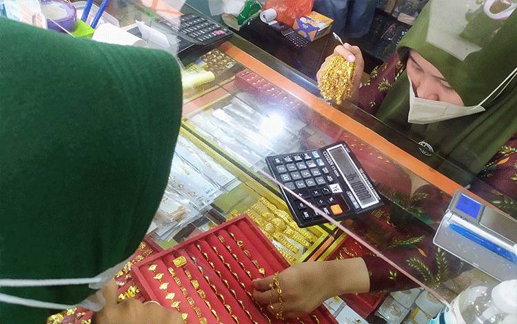 Harga Emas 999 di Sampit Tembus Rp 900 Ribu, Cek Harga Emas Lainnya di Sini