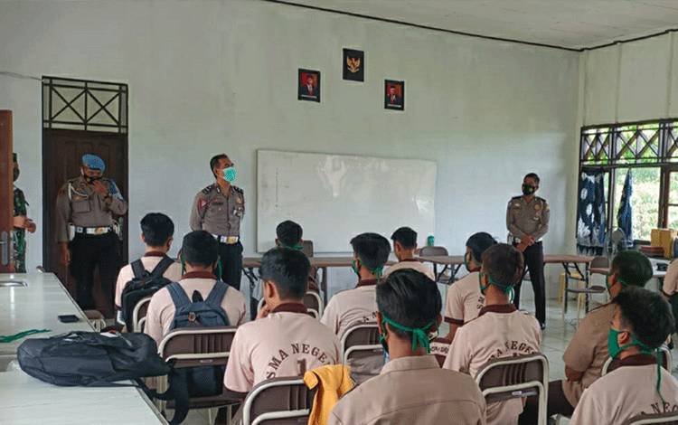 Satlantas Polres Kapuas Ajak Siswa SMA Budayakan Tertib Lalu Lintas