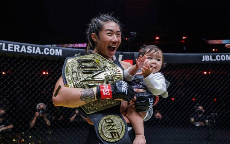 Angela Lee Pertahankan Gelar di Momen Satu Dekade ONE Championship