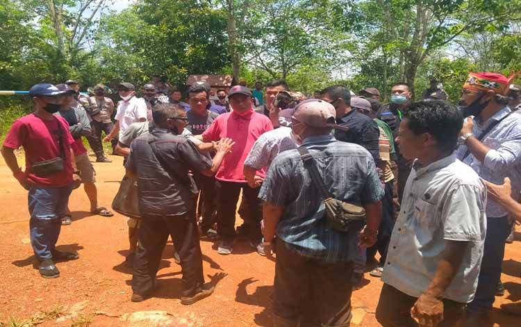 Aksi Pemegang IUPHKm Digagalkan, LBH MADN: Perusahaan Benturkan Warga Kita Sendiri