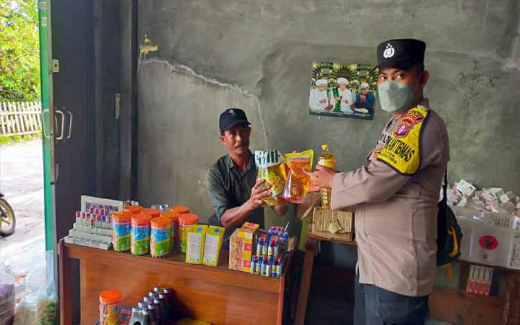 Polsek Kapuas Tengah Pantau Ketersediaan Minyak Goreng