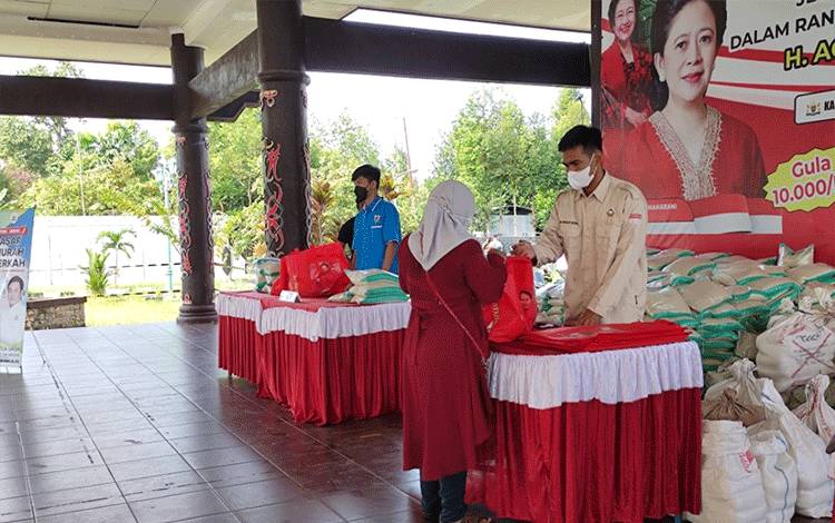 Warga Merasa Terbantu dengan Pasar Murah Berkah