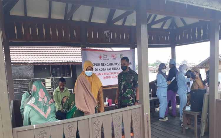 Koramil Pahandut Dukung Pelayanan Mobile Clinic di Flamboyan Bawah