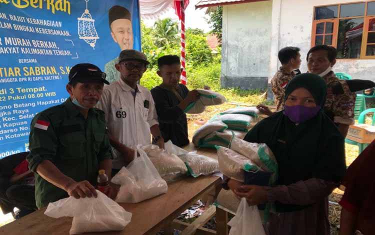 Warga Kapuas Merasa Terbantu Hadirnya Pasar Murah Berkah