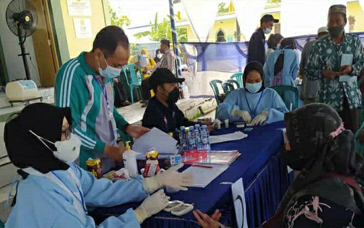 Dinkes Kapuas Cek Kesehatan dan Vaksin Meningitis Calon Jemaah Haji