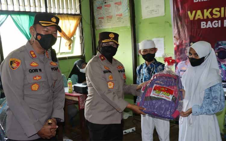 Wakapolda Kalteng Tinjau Vaksinasi Polres Kapuas di Madrasah