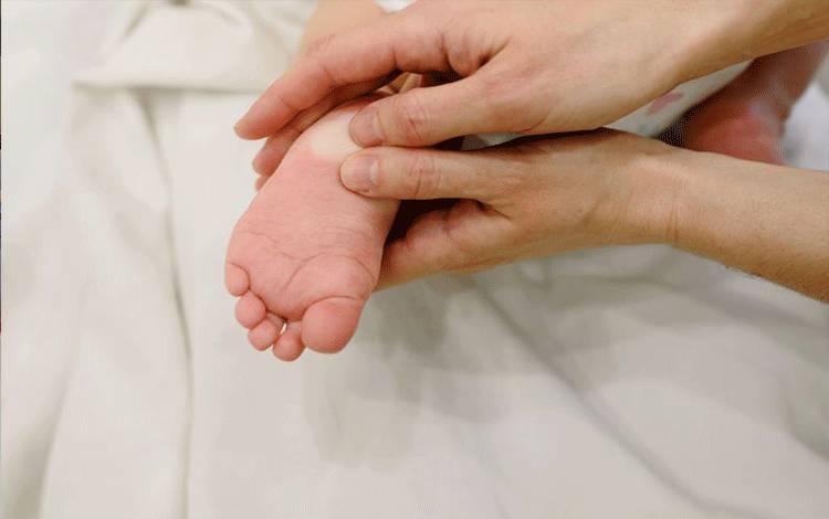 Sepuluh Langkah Memijat Bayi