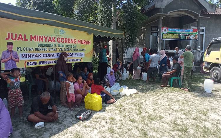 Sehari Jelang Ramadan, 7000 Liter Minyak Goreng Produksi PT CBU Dijual di Kelurahan Madurejo Pangkalan Bun