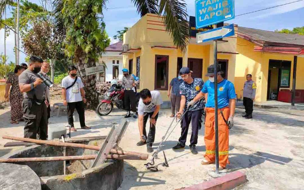 Bikin Kaget, 2 Ekor Ular Kobra Ada di Dalam Sumur Polsek Kumai