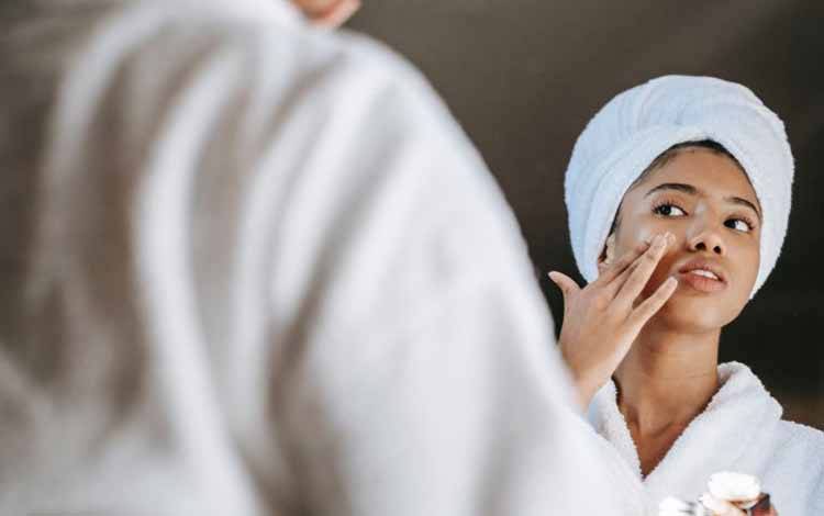 Urutan Memakai Produk Skincare yang Tepat