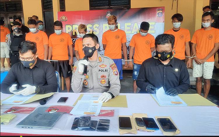 Polres Kobar Tangkap 7 Pencuri Sawit