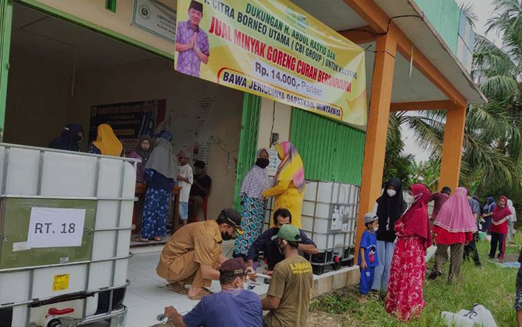 7000 Liter Minyak Goreng Curah Produksi PT?CBU Dijual Langsung di Desa Sungai Rangit Jaya