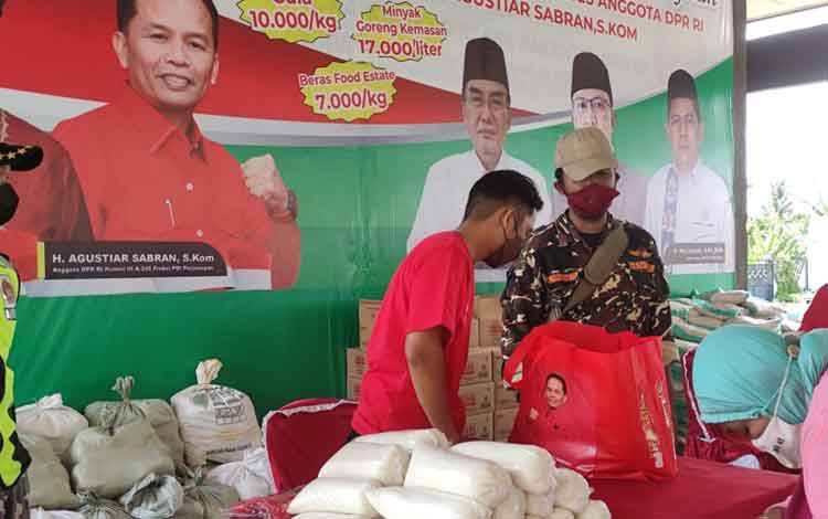 Pasar Murah Bentuk Komitmen Agustiar Sabran Bantu Masyarakat