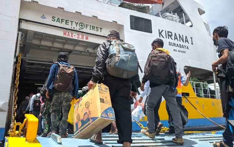 Begini Arus Angkutan Penumpang di Pelabuhan Sampit Pada H-25 Lebaran