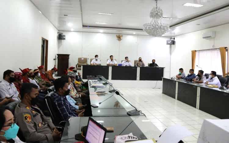 Bupati Barito Utara Pimpin Rapat Mediasi Lanjutan Batamad dengan PT MPG