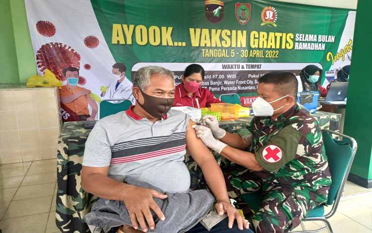 Kodim Muara Teweh dan Nakes TNI Gelar Serbuan Vaksinasi Covid-19