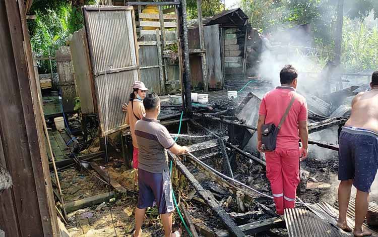 Karena Obat Nyamuk, Rumah Warga Aruta Terbakar