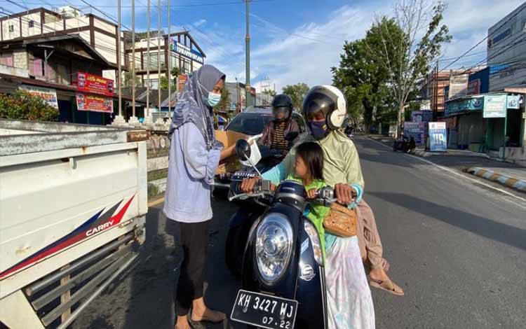 PWI Kobar Berbagi Takjil dan Buka Bersama