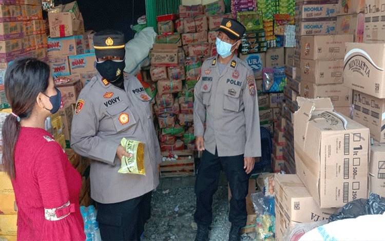 Kapolsek Kapuas Hilir Terus Pantau Ketersediaan Minyak Goreng