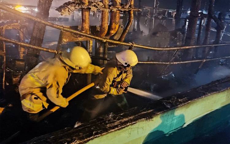 Polisi: Tak Ada Korban Jiwa dalam Kebakaran Kapal di Muara Baru