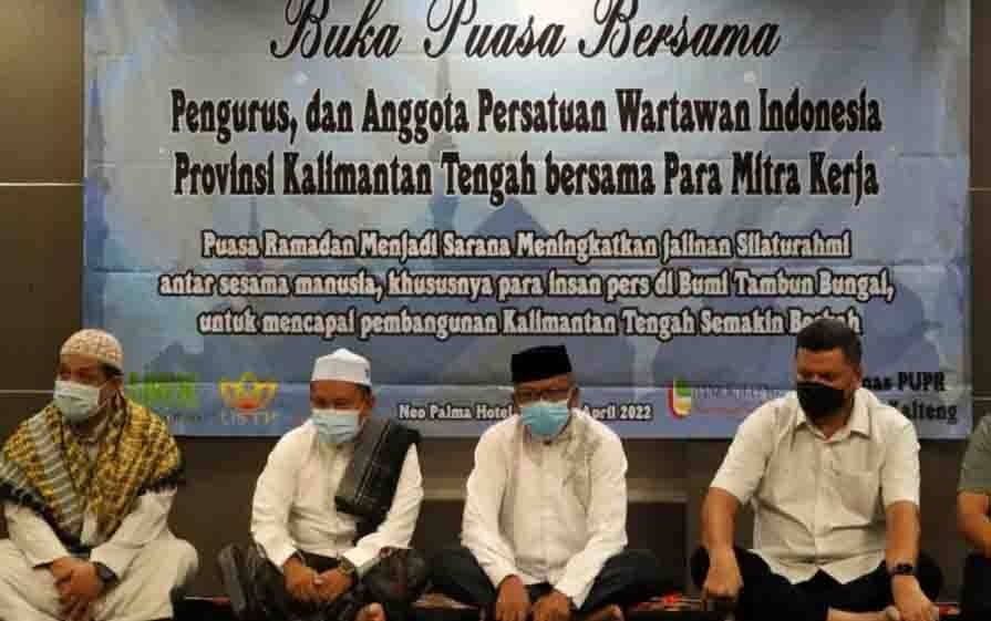 Asisten Pemerintahan dan Kesra Setda Kalteng Apresiasi Buka Puasa Bersama PWI