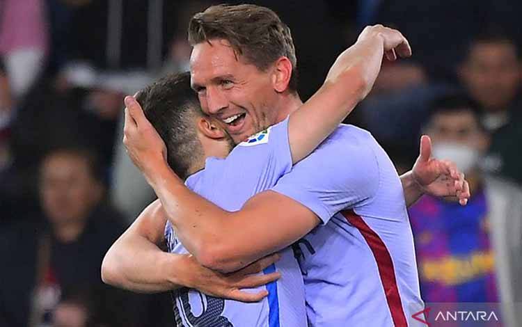 Gol Dramatis Luuk de Jong Bantu Barcelona Kalahkan Levante 3-2
