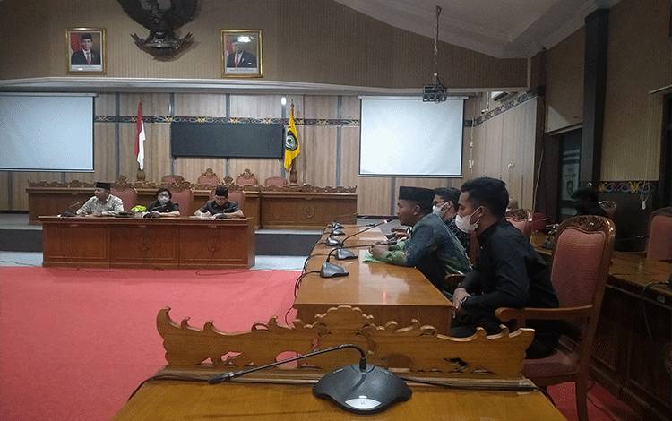 Aksi Turun ke Jalan Batal, Aliansi Masyarakat Kotim Audiensi dengan DPRD Sampaikan 9 Tuntutan ini