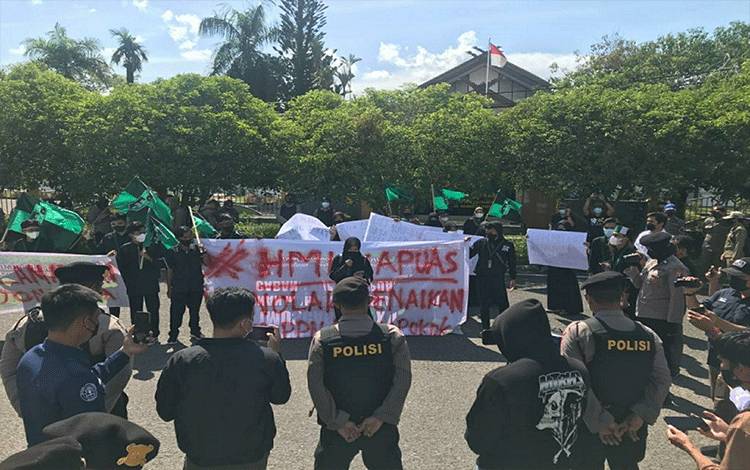 HMI Kapuas juga Unjuk Rasa Tolak Presiden 3 Periode