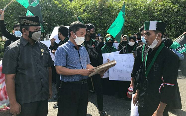 Anggota DPRD Kapuas Terima Aspirasi Mahasiswa?