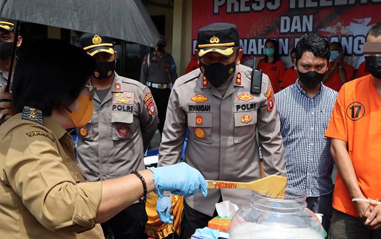 Wakil Bupati Gunung Mas Ikut Musnahkan Sabu