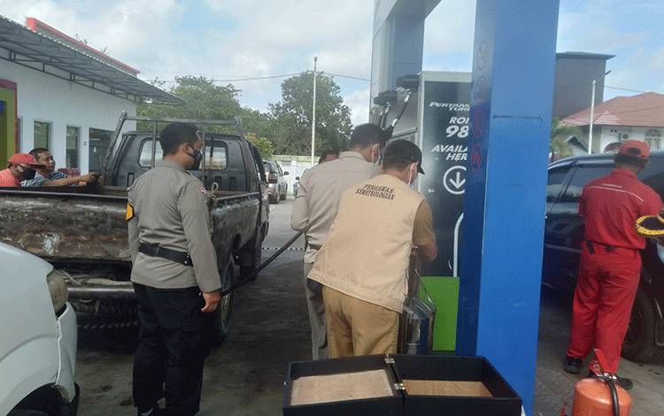 Dinas Koperasi Industri Perdagangan dan UMKM Katingan Lakukan Tera Ulang di Sejumlah SPBU