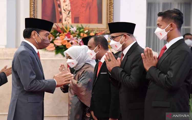 Sosok Singkat Anggota KPU dan Bawaslu yang Dilantik Presiden Jokowi