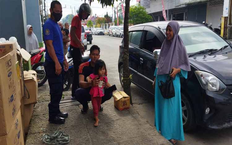 Bocah 2 Tahun Terkunci dalam Mobil