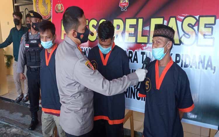 3 Warga Desa Runtu Ditangkap karena Ancam Polisi