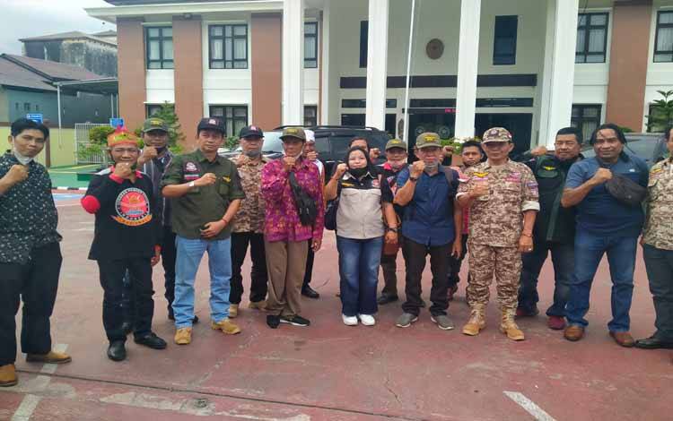 Gandeng Gerdayak, Minta Pengadilan Bebaskan Terduga Pencuri Sawit di Areal HTR